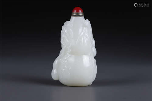 A Gourd Shaped Hetian Jade Snuff Bottle.