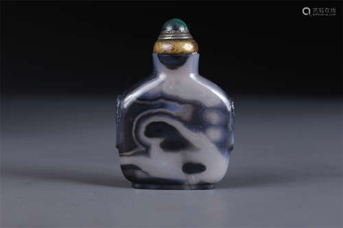 An Agate Snuff Bottle with Beast Face Design.