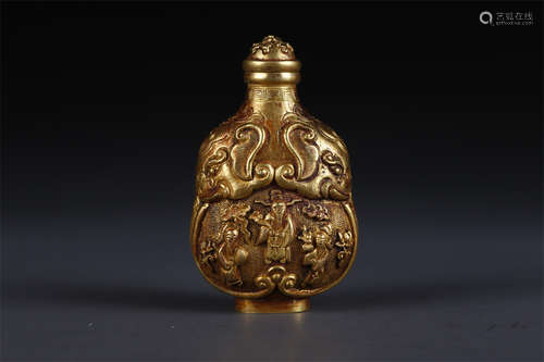 A Gold Snuff Bottle with Figure Story Motif.