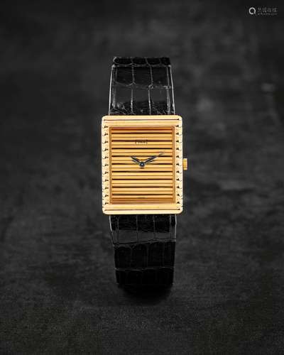 PIAGET. MONTRE BRACELET EN OR JAUNE 18K (750) DE FORME RECTA...