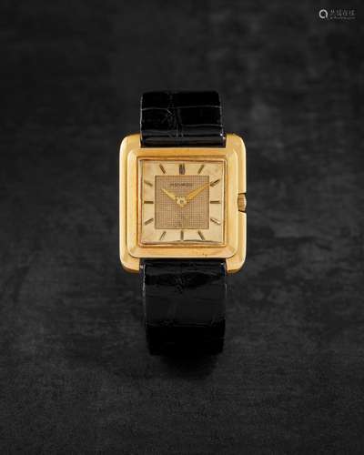 MOVADO. MONTRE BRACELET EN OR JAUNE 18K (750) DE FORME CARRE...