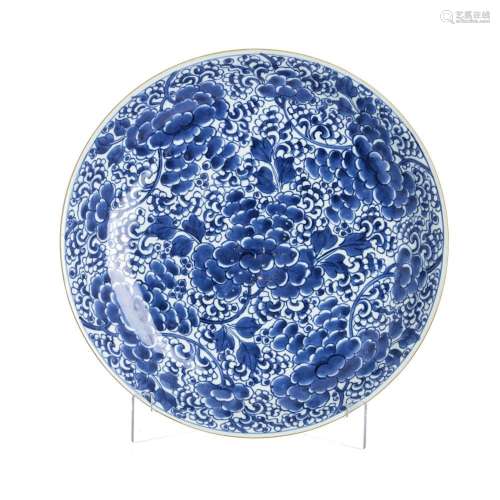 Large Chinese porcelain 'lotus flower' plate, Kangxi
