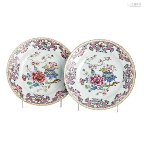 Pair of Chinese porcelain 'famille rose' plates, Yon...