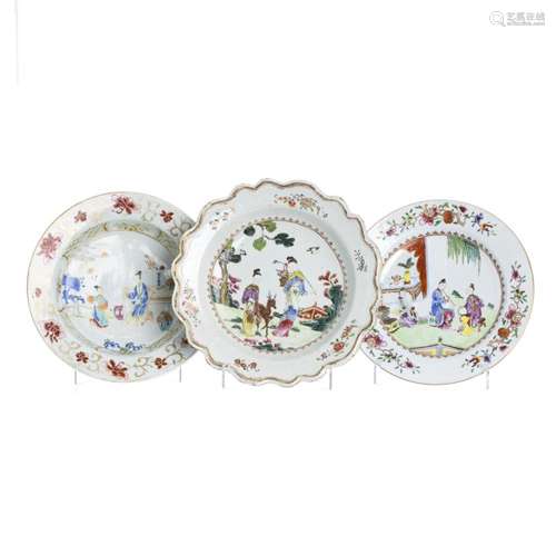 Three plates with figures in Chinese porcelain