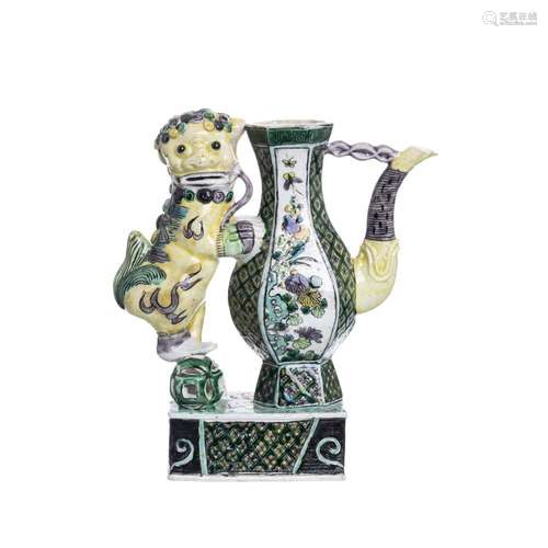 Famille Verte Foo Dog Chinese porcelain teapot, Daoguang