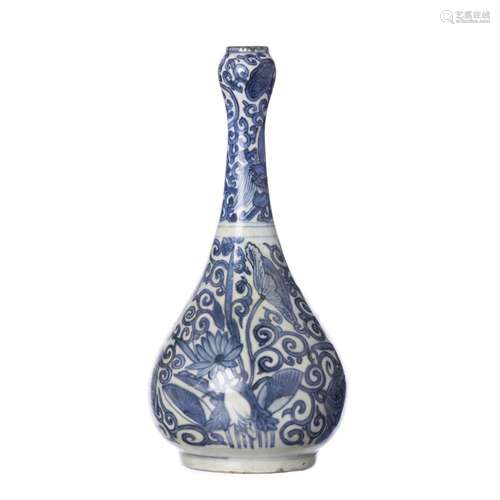 Chinese Kraak onion neck porcelain bottle, Wanli