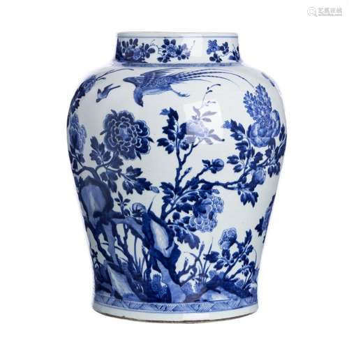 Chinese Transitional porcelain pot