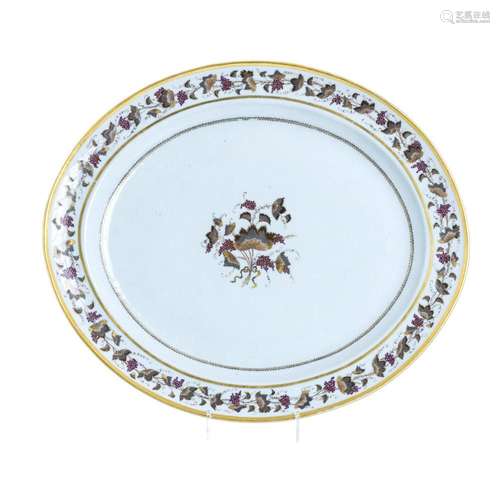 Oval platter in Chinese porcelain, Jiaqing