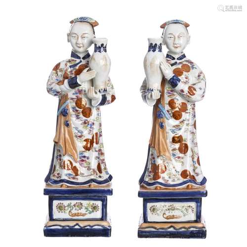 Pair of figurative flower pots in Chinese porcelain