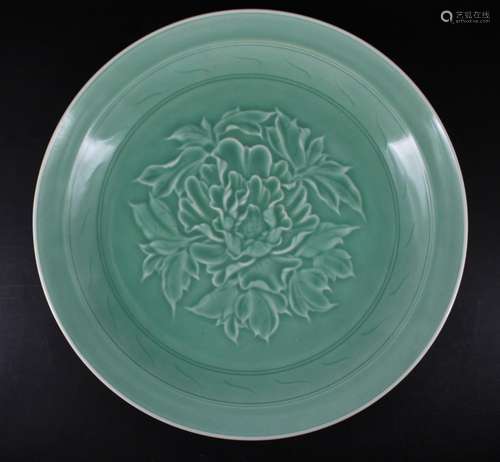 Large Chinese Qing Porcelain LongQuan Floral Plate