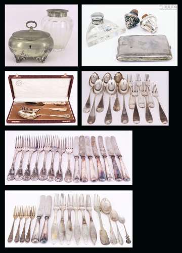 Konvolut Silber, unterschiedliche Teile: ovale Deckeldose, 7...