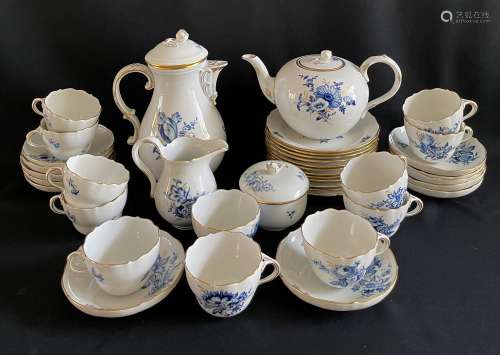 40 Teile Kaffeeservice Meissen Blaue Blume mit Goldrand, bes...