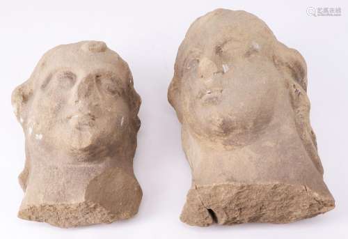 Zwei Sandsteinkoepfe, 18. Jh., Fragmente, Altersspuren, H. c...