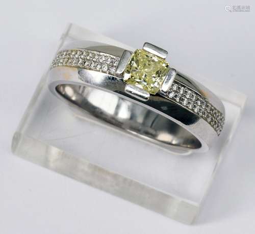 Ring, 750er WG, laut Schmuckpass Diamant cushion 1,06 ct, fa...