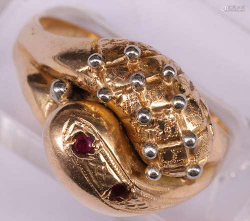 Ring, 750er Rosegold, 6,93 g, mit zwei Art Schlangenkoepfen,...