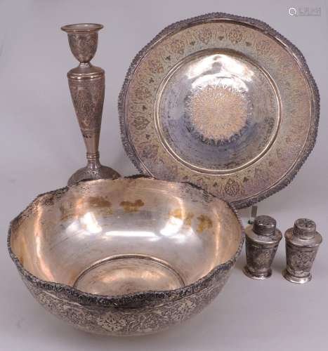 Konvolut persisches Silber mit feinen, reliefierten und geri...