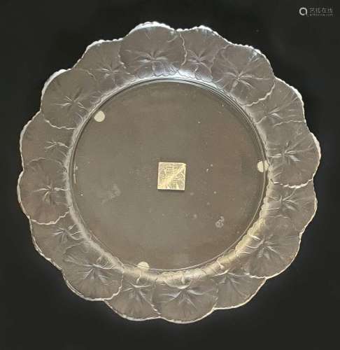 Lalique, Frankreich, Teller, Glas, mit reliefiertem Blattran...
