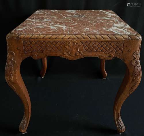 Tisch mit Marmorplatte, Holz, Ornamentik, unterseitig Etiket...