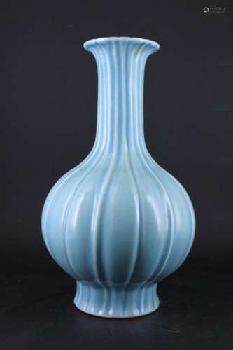 Large Chinese Qing Rippled Porcelain Vase