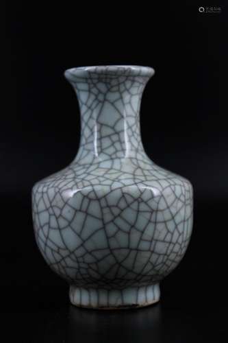 Small Song Porcelain Guanyao Vase