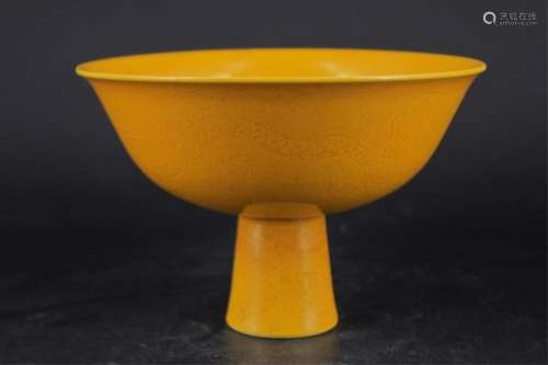 Chinese Ming Yellow Porcelain Handle Cup