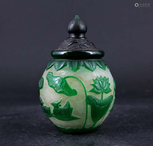 Small Qing Peking Glass Floral Pot with Lid