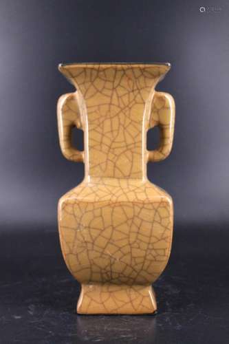 Song Porcelain Geyao Crackle Ear Loop Vase