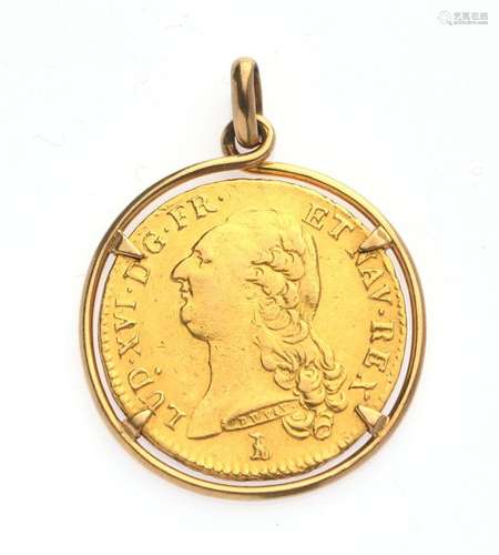 PENDENTIF en or jaune 750/°° ornée d'un double Louis d&#...