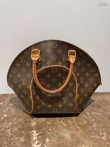 LOUIS VUITTON - SAC modèle "Ellipse" GM en toile m...