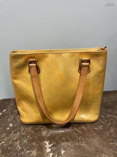 LOUIS VUITTON - SAC modèle "Houston" en cuir verni...