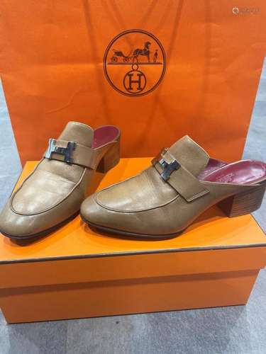 HERMES Paris - Paire de MULES modèle "Paradis"en c...