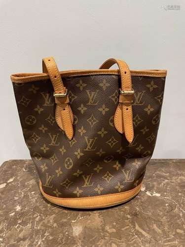 LOUIS VUITTON - SAC modèle "Bucket" PM en toile mo...