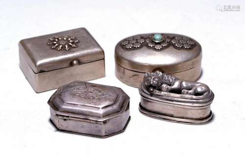 convolute of of 4 small lid boxes