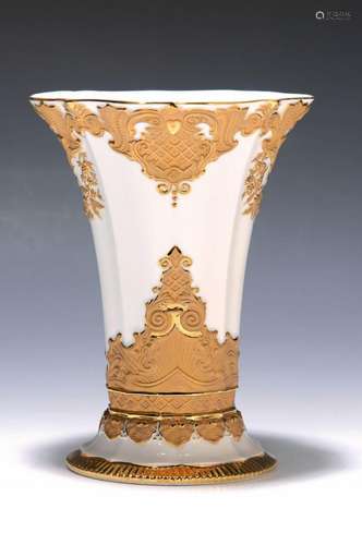 pompous vase, Meissen, Middle of 20th c., porcelain