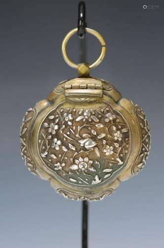 Small lid box, Yogyakarta Java, around 1850, white metal