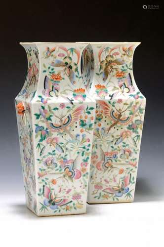 Pair of vases, China, around 1860, porcelain with opulent