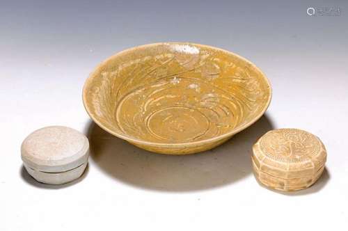 Three parts of ceramic, China, ship find, 11thcentury