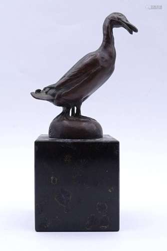 ERNST ZEHLE (1876-1940) BRONZE ENTE AUF MARMORSOCKEL