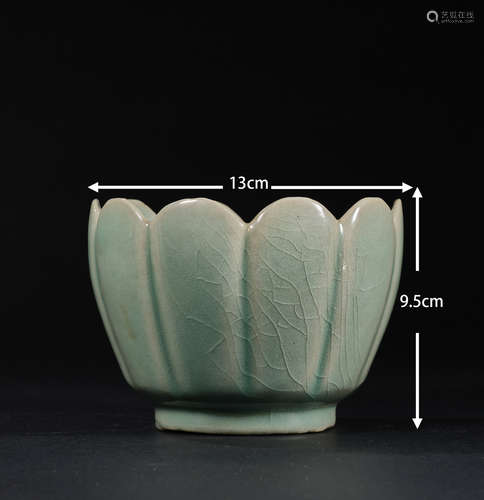 Goryeo Celadon Galzed Lotus Bowl青瓷莲瓣碗30