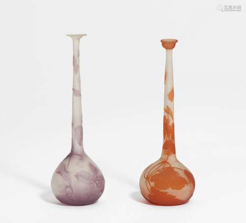 Vase mit Clematisdekor und Vase mit Ackerwinden