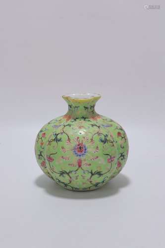 Qianlong Period Famille Rose Porcelain Vessel, China