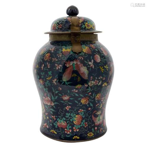 Chinoiserie-Deckelvase,