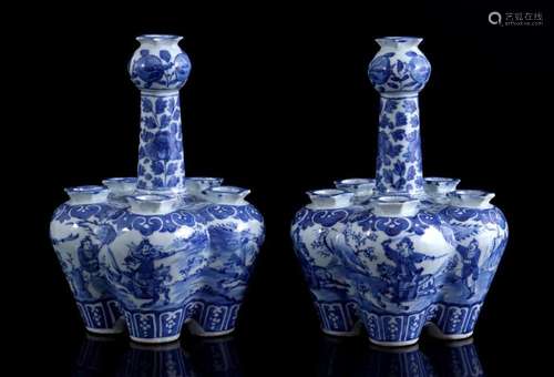 2 PORCELAIN CROCUS VASES DEPICTING WARRIORS