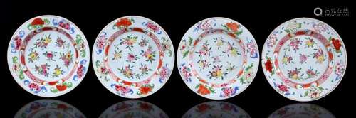 4 FAMILLE ROSE PORCELAIN DISHES WITH POLYCHROME DECOR OF PEA...