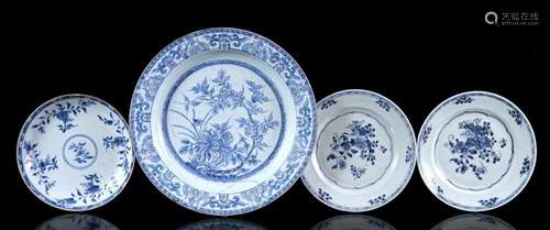 2 PORCELAIN DISHES WITH FLORAL DECOR, CHINA, CA. 1800