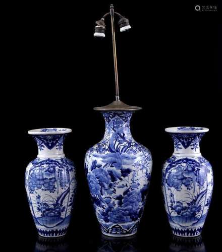 PORCELAIN TABLE LAMP WITH BLUE AND WHITE DECOR OF PHOENIX IN...