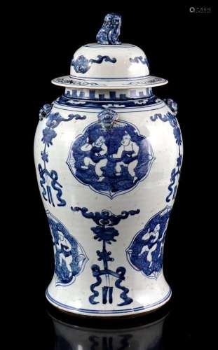 PORCELAIN VASE WITH LID WITH BLUE AND WHITE DECORATION OF 2 ...