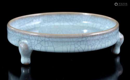 CELADON BOWL ON 3 LEGS, CRACKLED DECOR