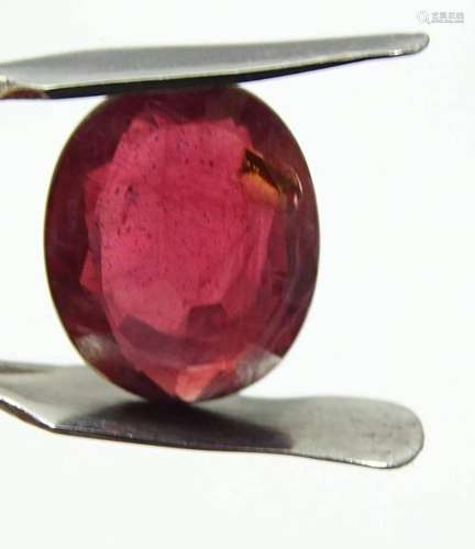 BEHANDELTER RUBIN IM OVALSCHLIFF, 4,72 CT.