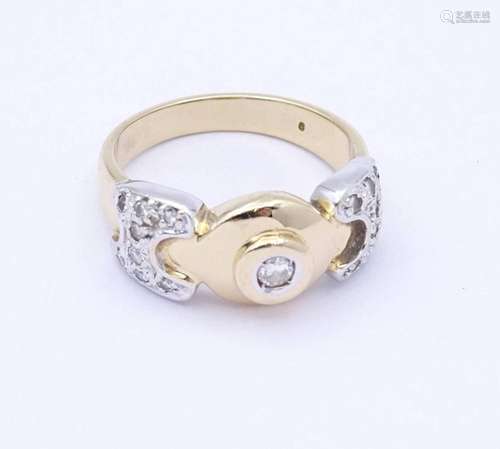 GOLDRING 0.585 MIT DIAMANTEN GG/WG, MITTIG 0,10CT.